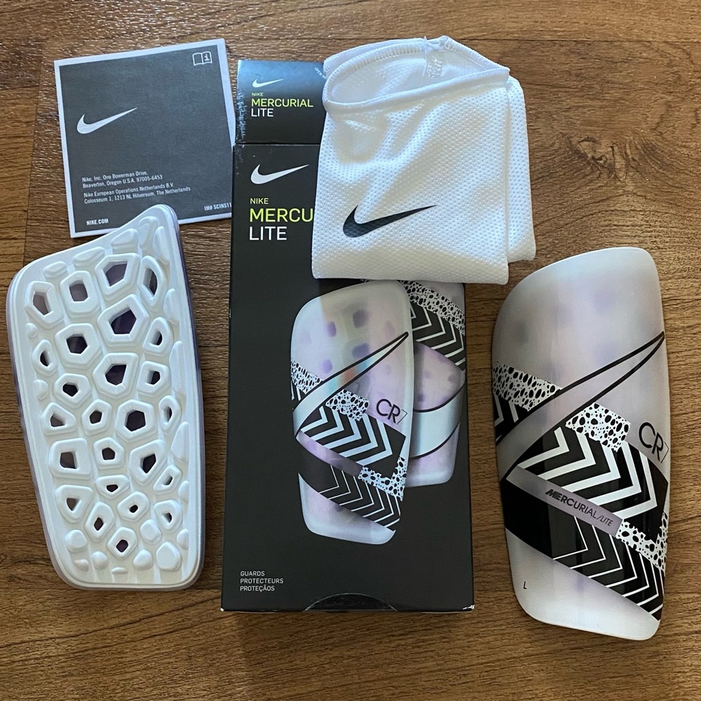 Nike Mercurial lite Shin Guards